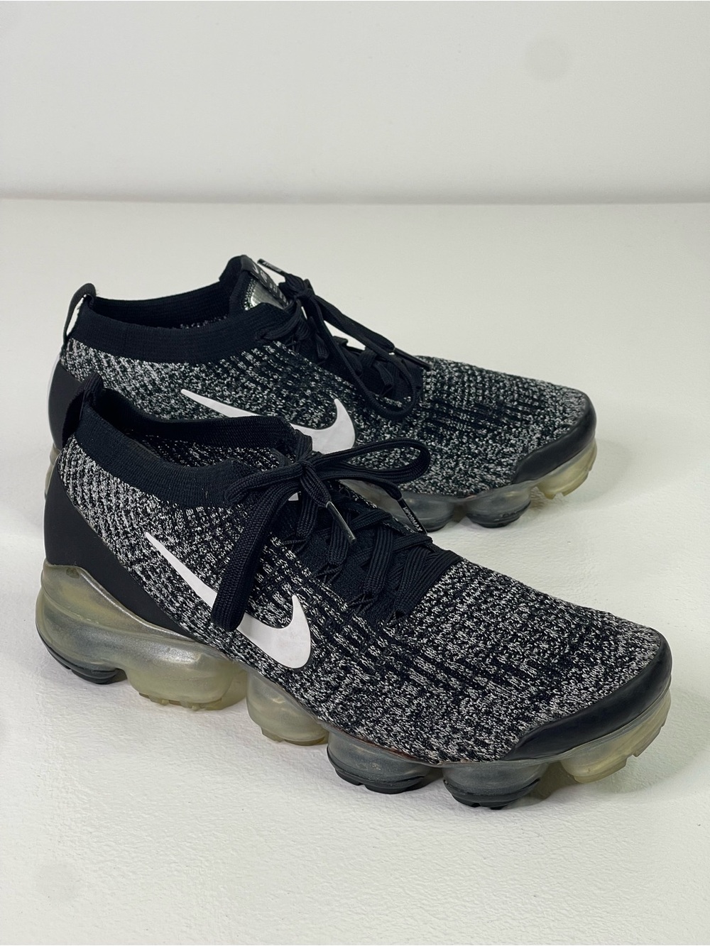 Nike Air VaporMax Flyknit 3 Oreo Black White Mens Size 9 Cushion Running Shoes